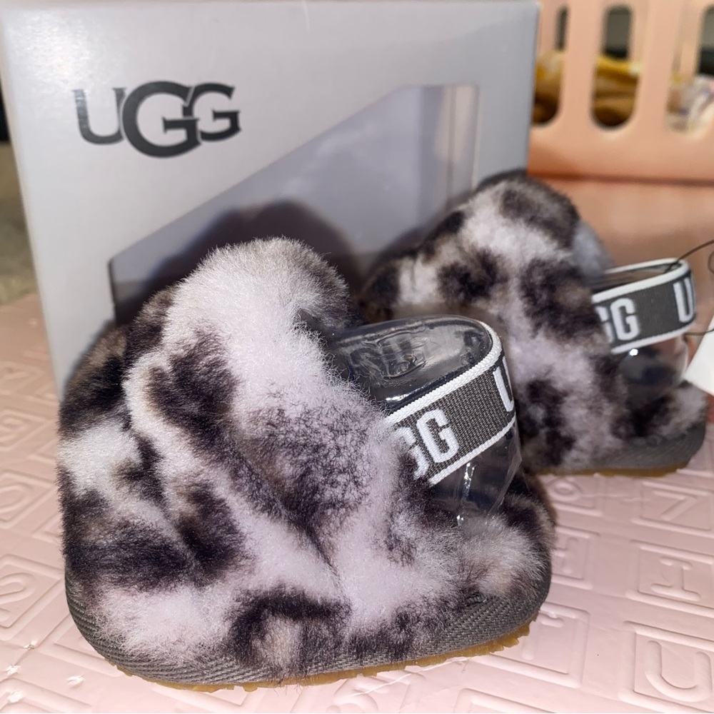 NWT Ugg Fluff “Yeah” slides in Panther Print
